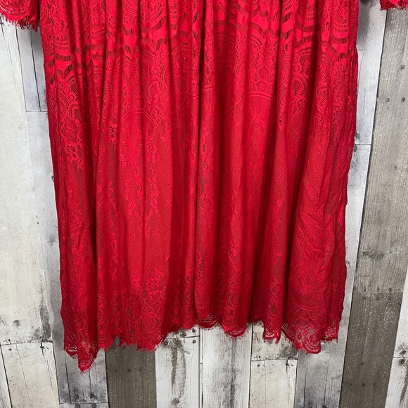 Elegant Red Lace Dress - Picture 8 of 8